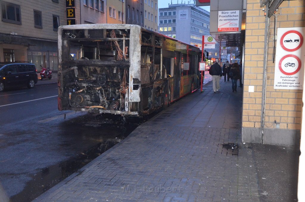 Stadtbus fing Feuer Koeln Muelheim Frankfurterstr Wiener Platz P151.JPG
